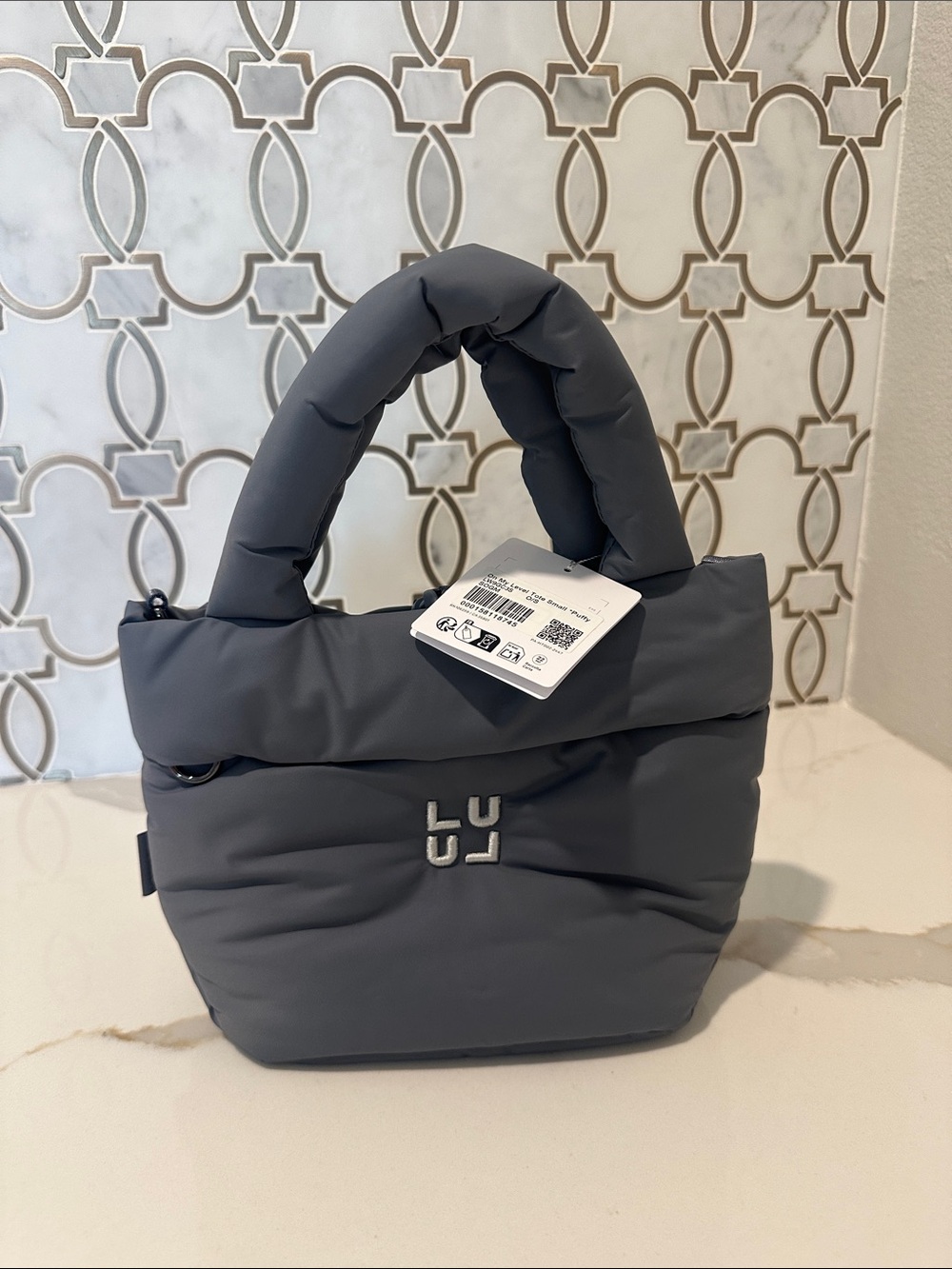 Lululemon On My Level Tote Bag Small 3L
Puffy Gray Gunmetal - Picture 3 of 6